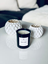Load image into Gallery viewer, NEW YORK Soy Wax Candle | Apple | Black Currant | Patchouli